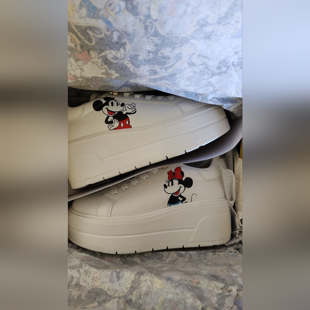 NWT Disney x ALDO White Platform Sneaker D100z - Size 9
